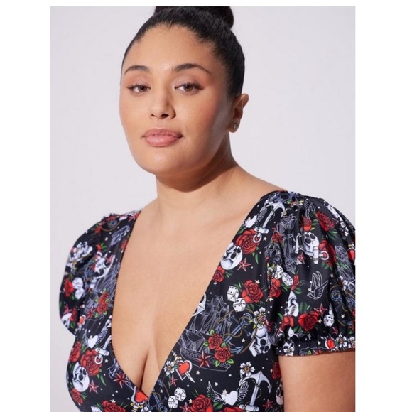 TORRID NWT RETRO SWIM WIRELESS PUFF SLEEVE DRESS - LONG LENGTH - Picture 3 of 6